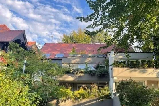 Helle 2 Zimmer Wohnung mit großer Terrasse — photo 1
